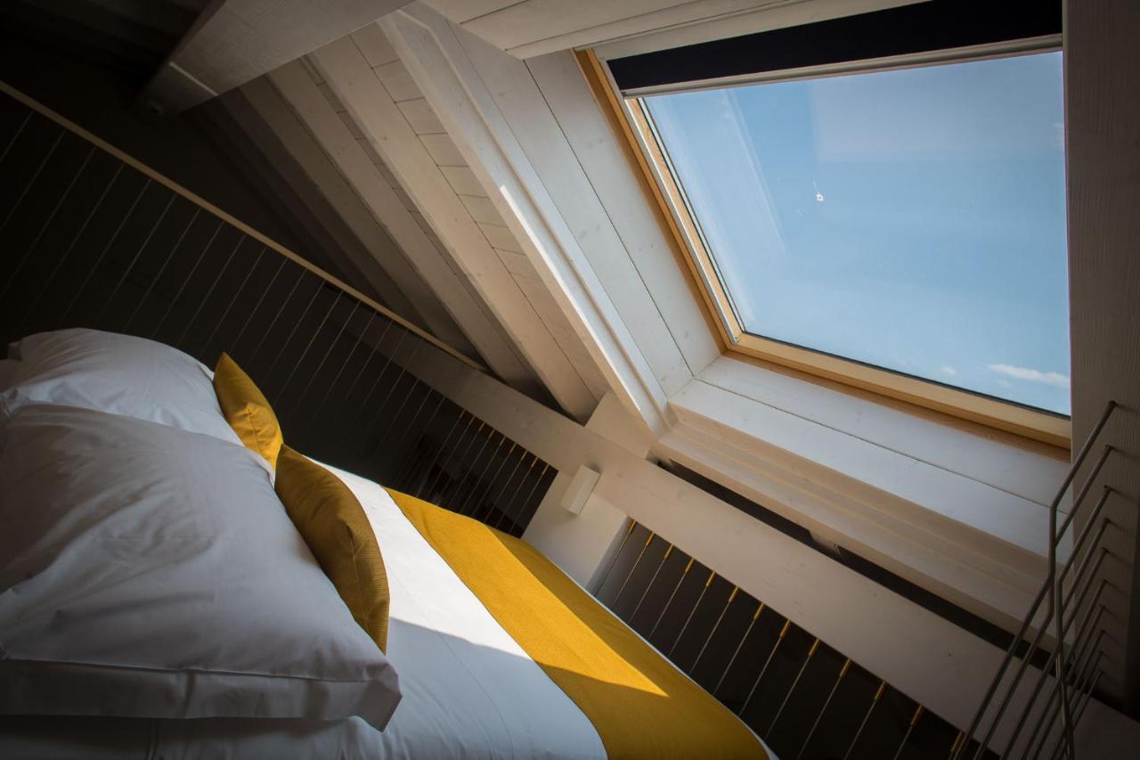 Hotel Ponti Angera Eksteriør bilde